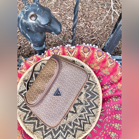 Guess Logo Zipper Top Open Make-Up Bag - Picture 2 of 9